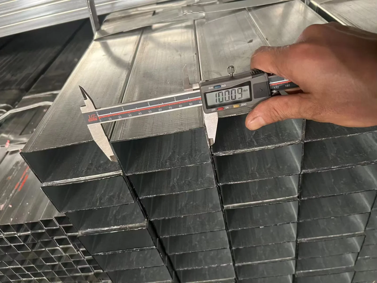 A500 Grade B Galvanized Square Steel Tube 21.3-660mm Manufacturer