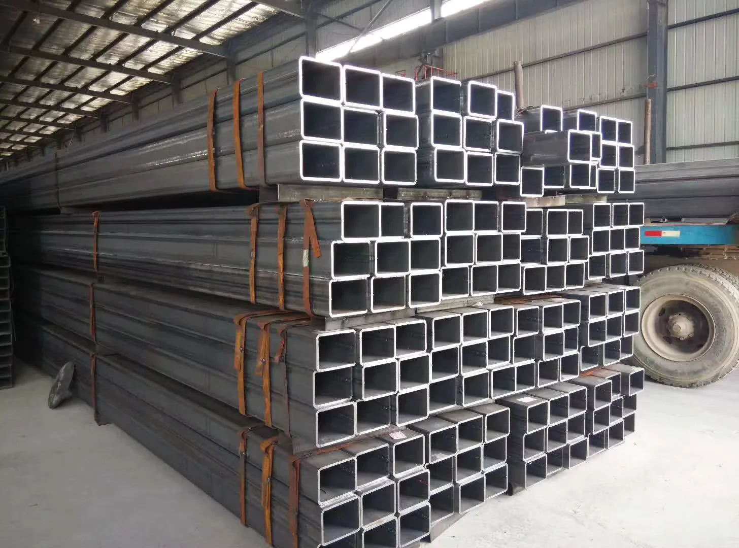 Carbon Steel Square Tube ASTM ERW 0.7-5mm Wall Thickness Supplier