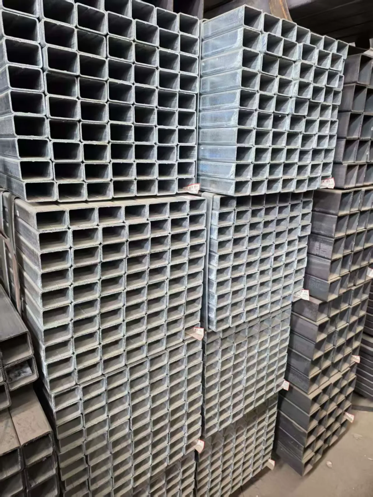 Dx51D G550 Galvanized Round Steel Pipe ASTM Z30-Z40 Custom Sizes Supplier
