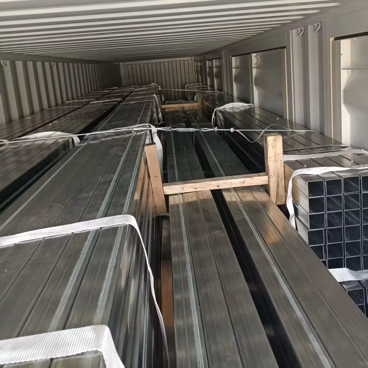 Q235 Hot Dipped Galvanized Square Rectangular Tube Supplier