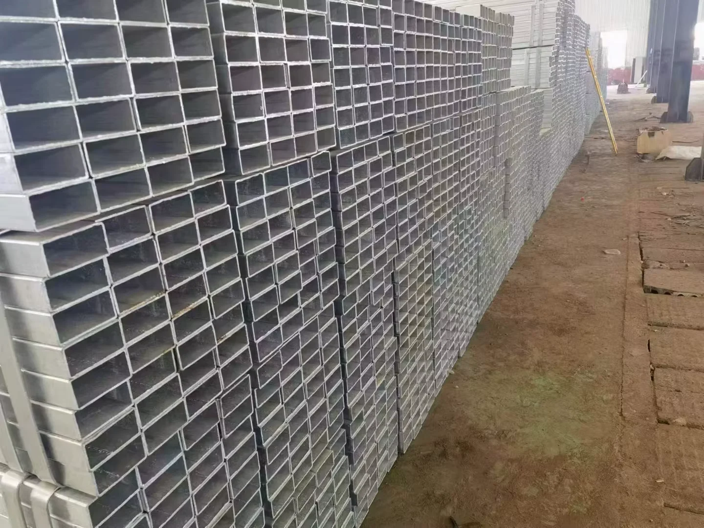 Q235 Q345 ERW Welded Rectangular Steel Hollow Section Tube Manufacturer