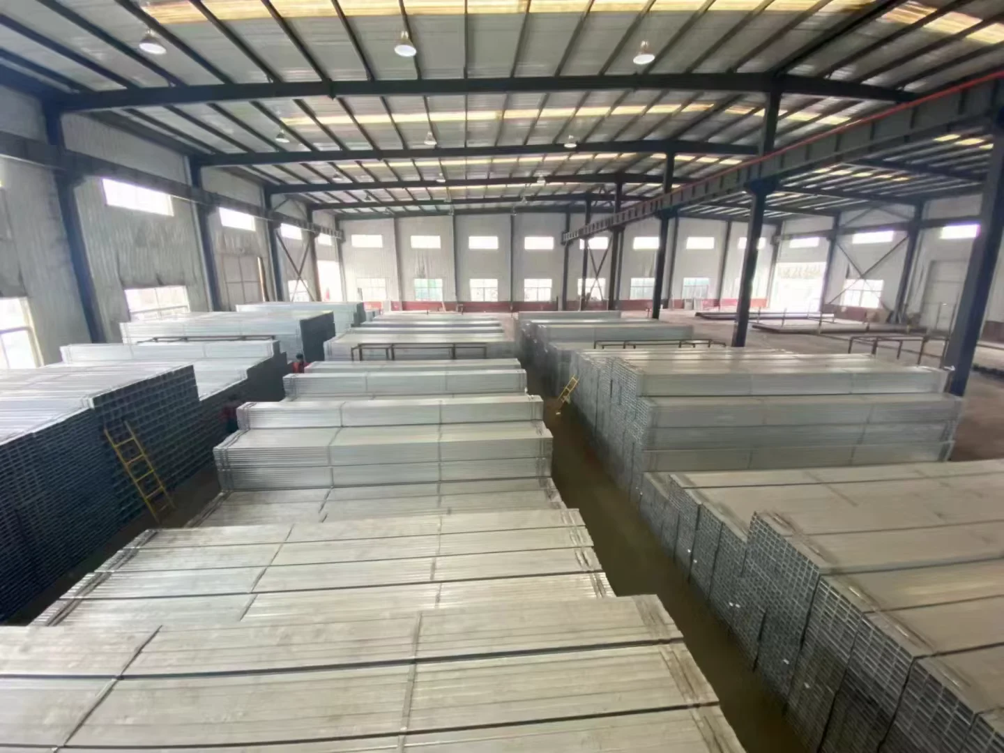 Q235 Q345 Galvanized Square Rectangular Steel Tube 1.2-15.7mm Manufacturer