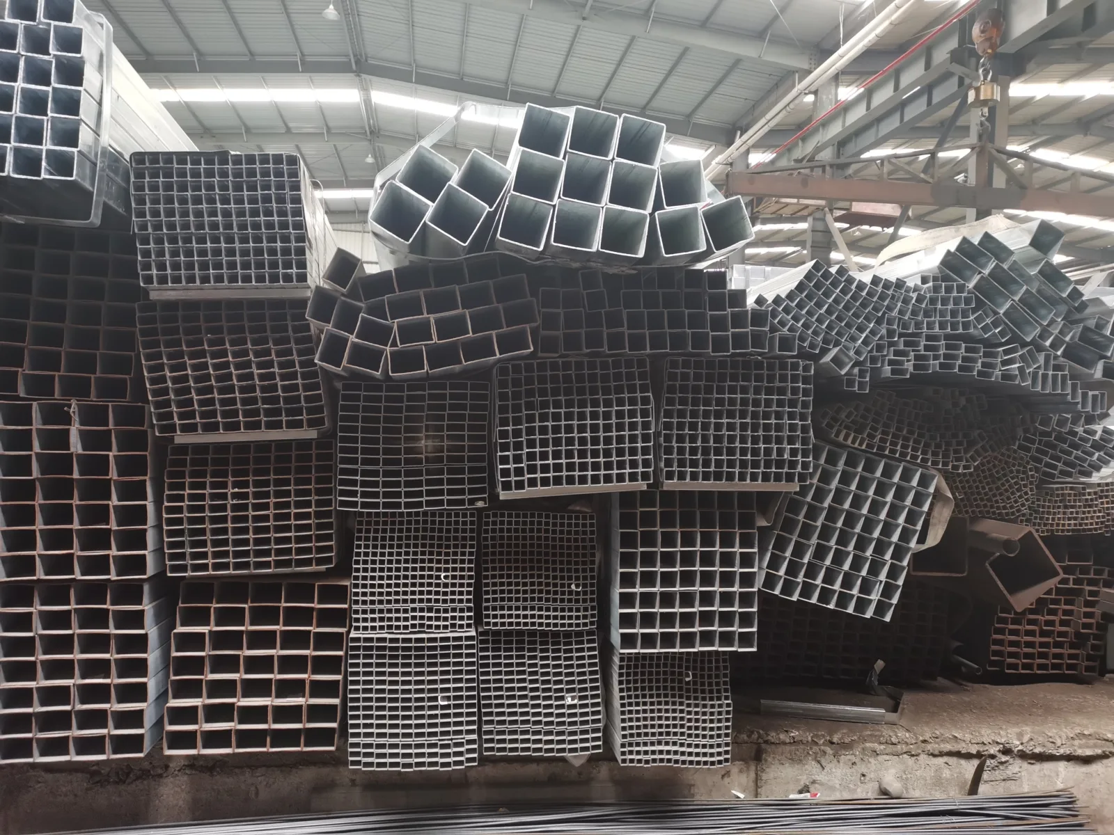 Q235B Galvanized Square Rectangular Steel Tube 10-1000mm Factory Direct