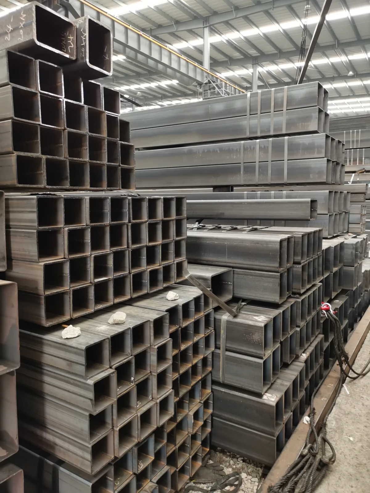 Q235B Galvanized Square Rectangular Steel Tube 10-1000mm Manufacturer
