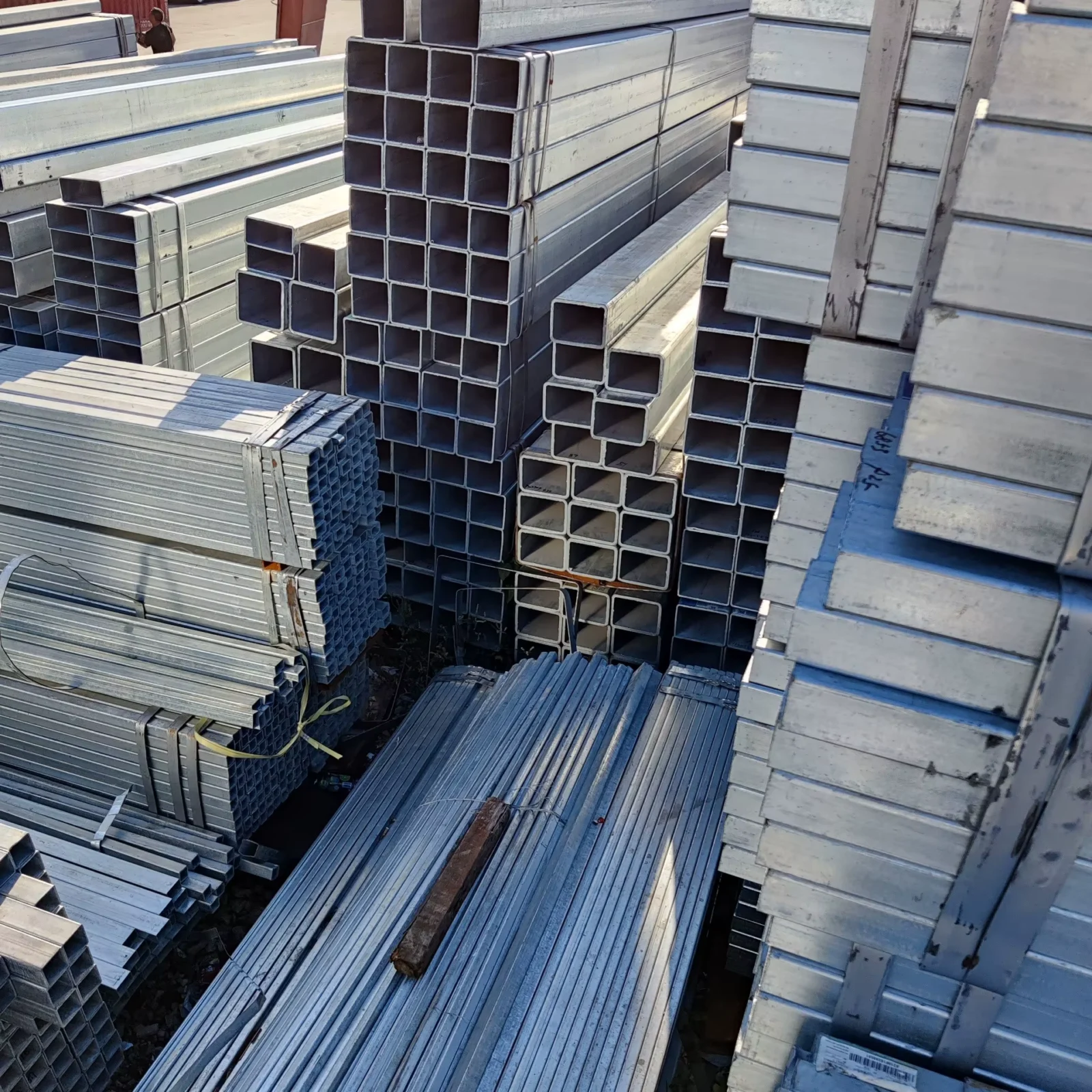 Q235B Galvanized Square Rectangular Steel Tube 10-1000mm Manufacturer