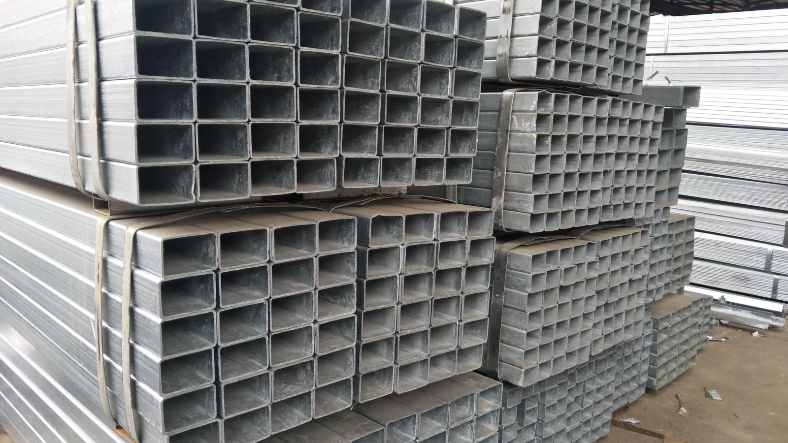 Q235B Galvanized Square Rectangular Steel Tube 10-1000mm Manufacturer