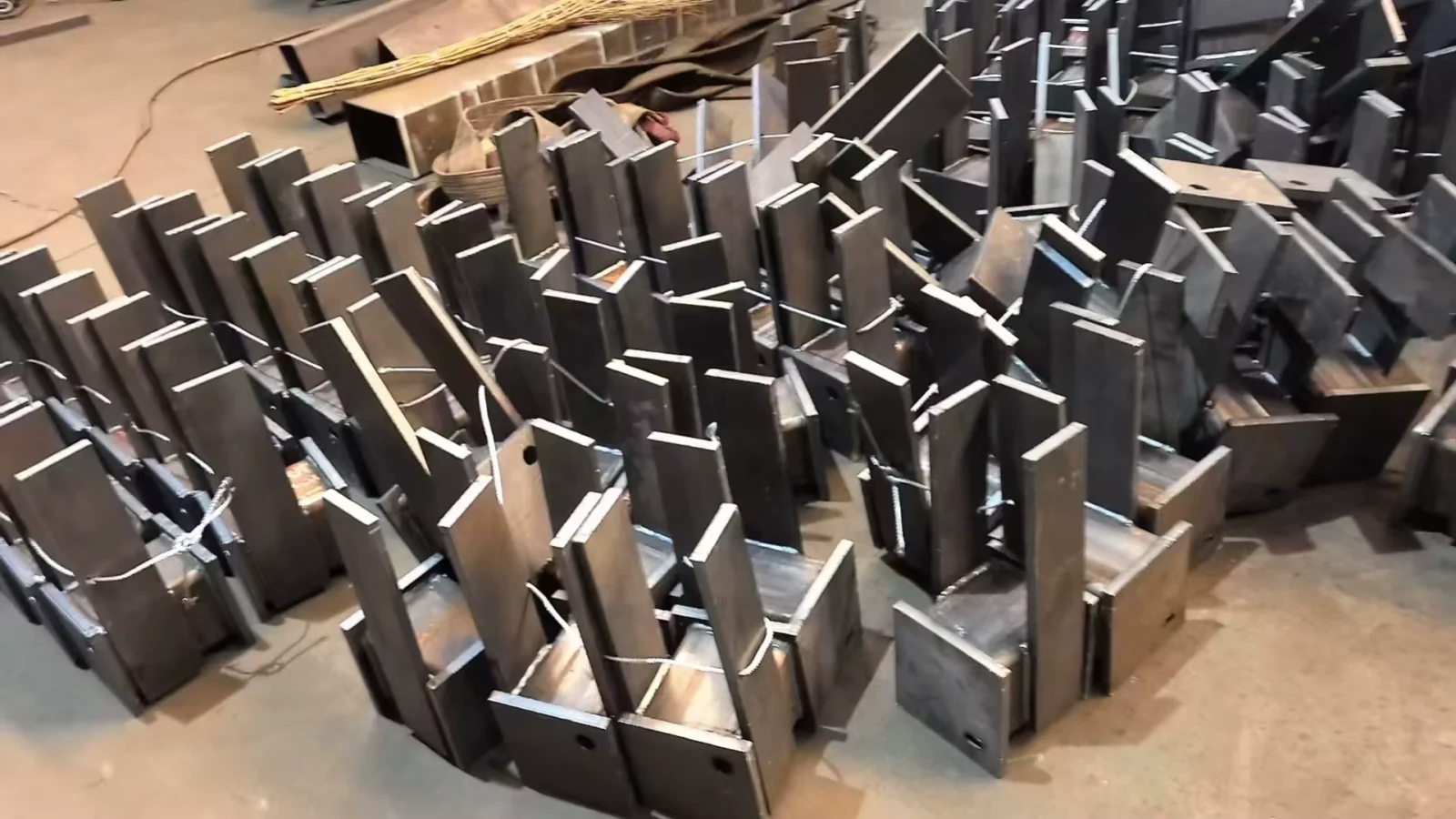 SS400 ASTM A36 Steel Plate Custom Cutting Drilling Supplier