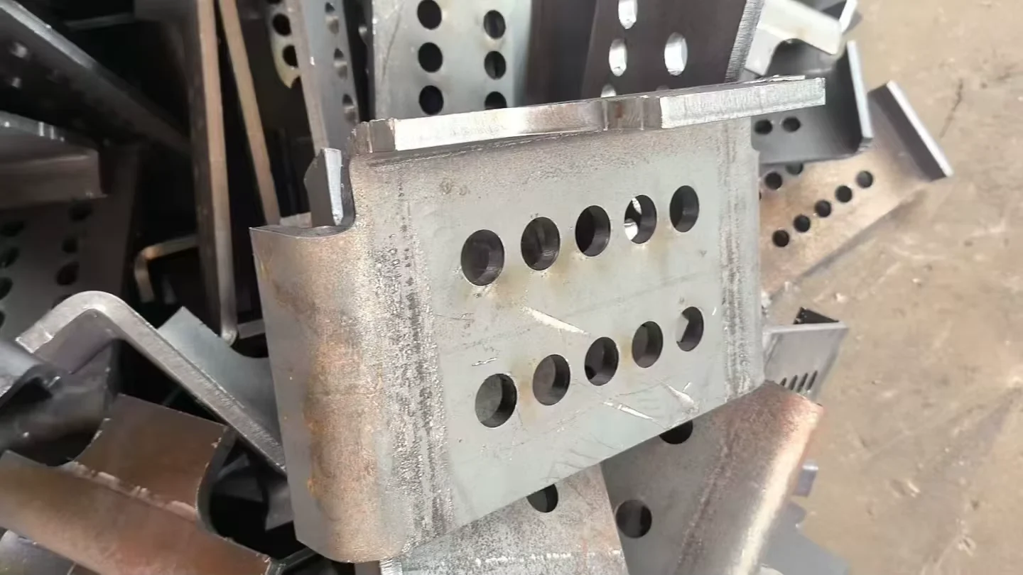 SS400 ASTM A36 Steel Plate Custom Cutting Drilling Supplier