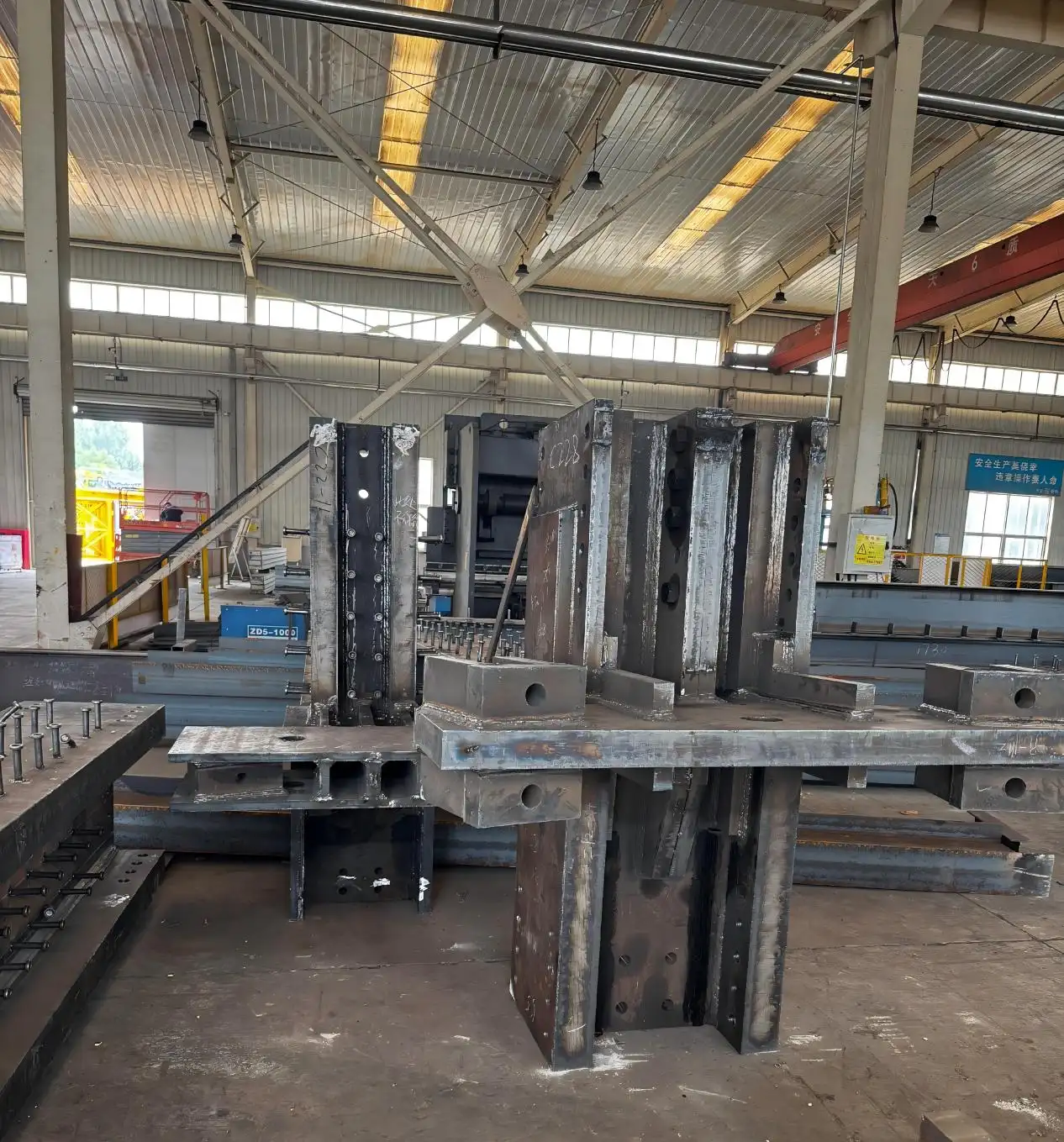Steel tube and structural material warehouse stock